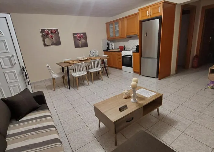 Alexandra By The Sea *