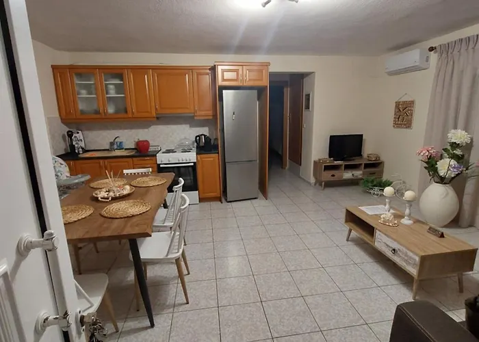 Alexandra By The Sea Неа-Перамос