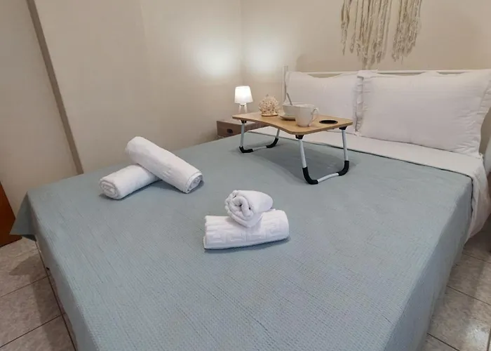 Alexandra By The Sea