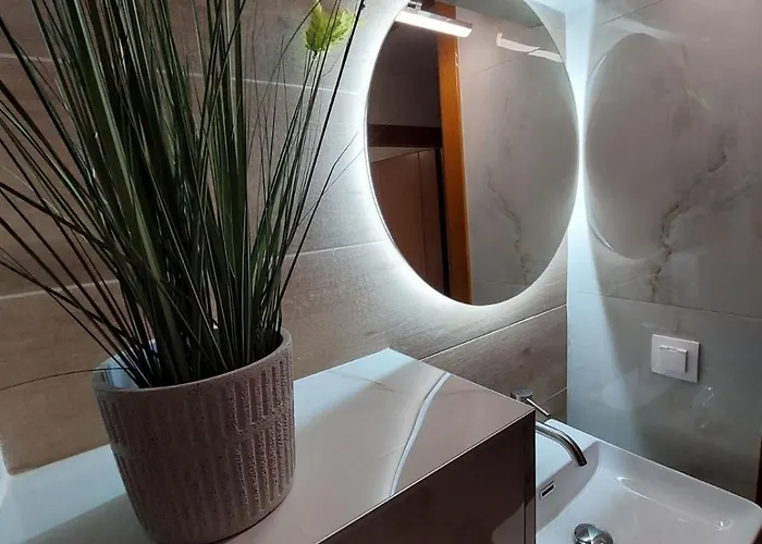 Alexandra By The Sea